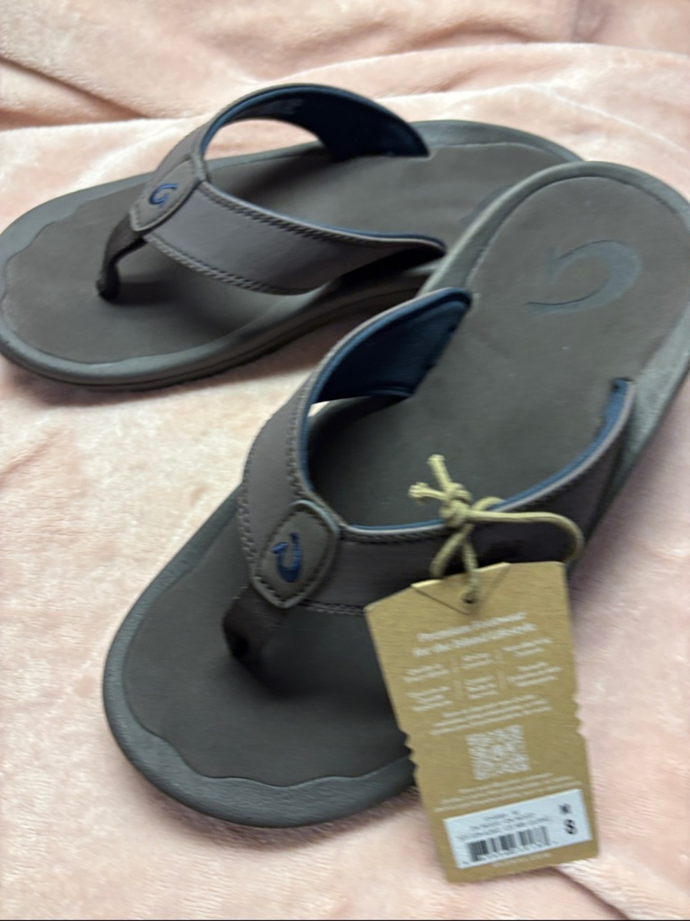 NWT OluKai Men's Brown Leather-Style Thong Sandals with Navy Accents - Picture 4 of 5